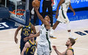 Giannis lució poderoso (Reuters)