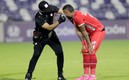 Un jugador del América de Cali es asistido debido al gas lacrimógeno lanzado fuera del estadio durante el juego ante Mineiro. Foto: Reuters