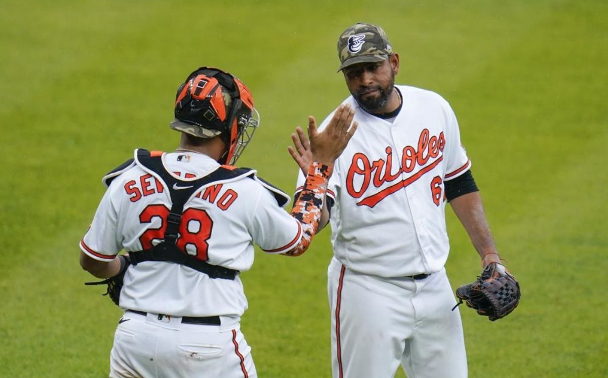 César Valdez cerró el juego aunque recibió una carrera en la novena entrada. (AP)