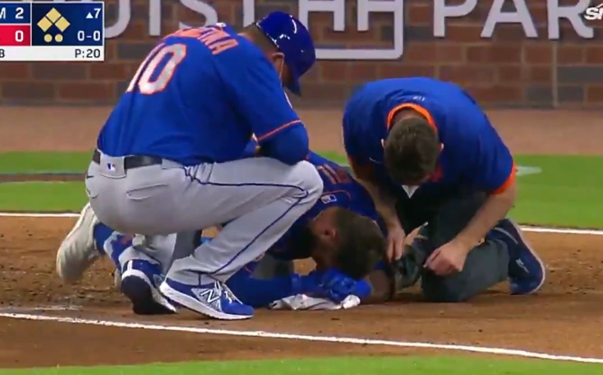 Kevin Pillar tuvo que abandonar el juego. (Captura de pantalla)