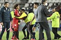 Ochoa tuvo que ser escoltado debido al peligro que significó la invasión de aficionados (Imago7)