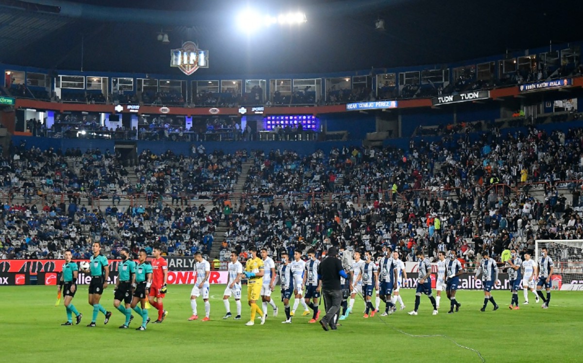 El club Pachuca fue multado por el sobrecupo en la Ida de Semifinales. FOTO: Imago7.