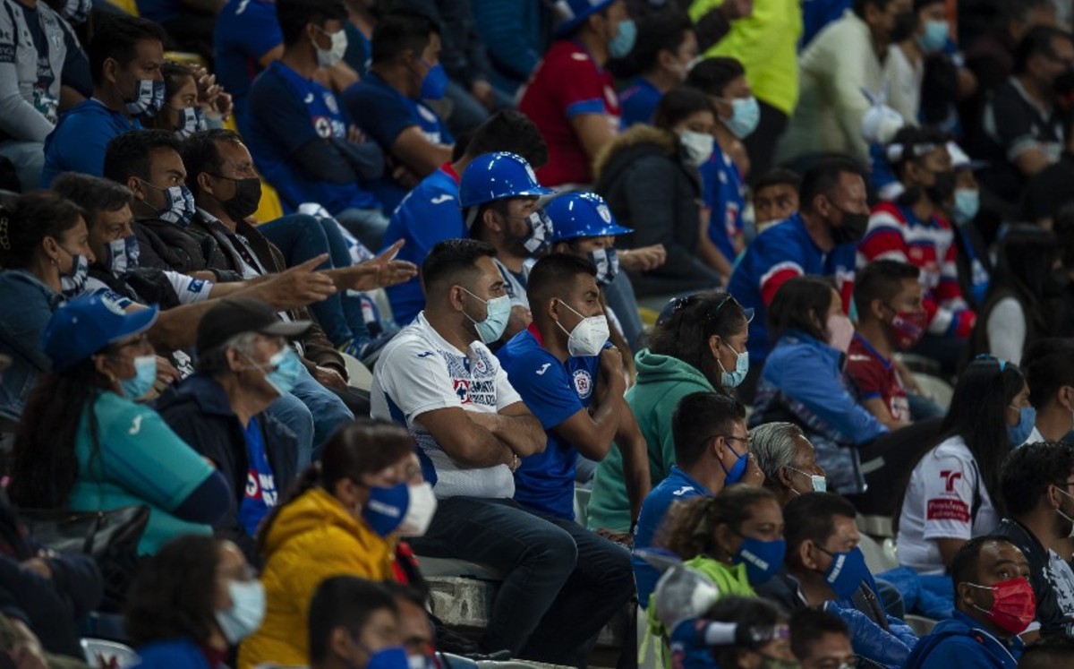 Con el paso de los minutos las gradas se fueron llenando. FOTO: Mexsport.