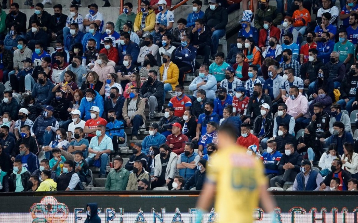 La planta baja del Estadio Hidalgo lució llena. FOTO: Imago7.