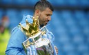 Agüero disfrutó su último título de la Premier este domingo y lo levantó frente al público. Foto: AFP