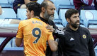 Nuno Espírito Santo y Raúl Jiménez en el Wolverhampton. (Reuters)