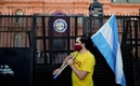 Protestas en Buenos Aires, afuera de Casa Rosada, por las restricciones por covid-19 a inicios de mayo. Foto: Reuters