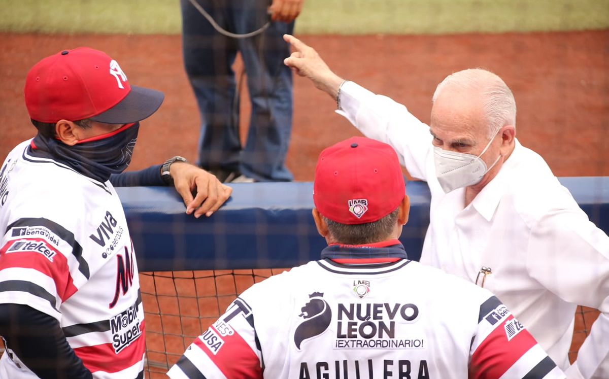Don Pepe Maiz estuvo en el dugout de los Sultanes. Foto: Roberto Alanís