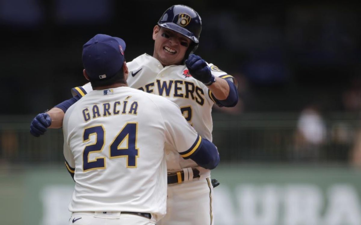 El mexicano pegó su primer hit para dejar en el terreno a un rival en MLB. (AP)