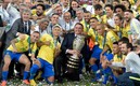Bolsonaro celebró con el selectivo brasileño que ganó la Copa América en 2019 en su país. FOTO: AFP.