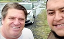 Miguel Herrera aceptó tomarse una selfie con quien le chocó. (Foto: Especial)