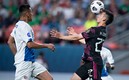 Lozano la controló de pecho y después se dio media vuelta para sacar tremendo disparo. Foto: Imago7