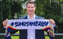 Craig Harrington ya posa con la banderas de las Águilas. FOTO: @AmericaFemenil.