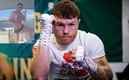 El Canelo dejó en claro que  lo suyo no es el baile. FOTO: Mexsport.