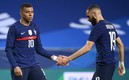 Kylian y Karim juntos en el partido amistoso de Francia. Foto: AFP