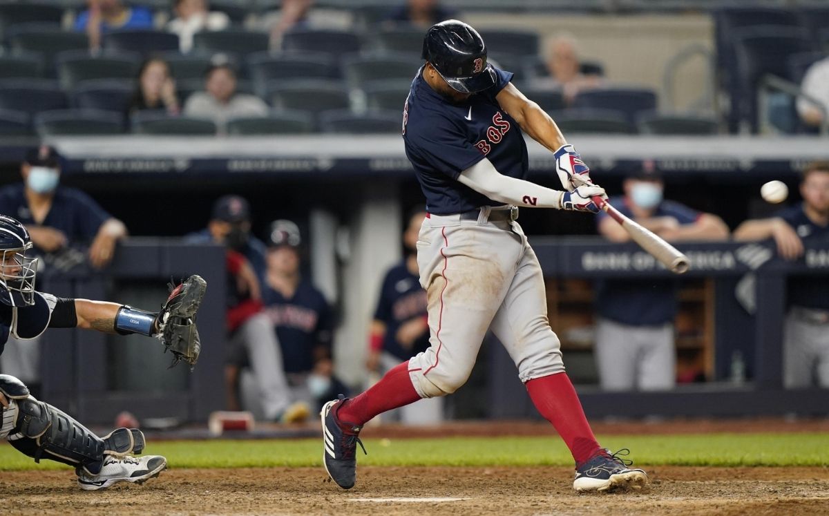 Xander Bogaerts rompió el empate para los Red Sox en la décima entrada. (AP)