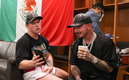 Canelo y J Balvin en el vestidor. (Foto: Mexsport)