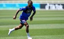 Sterling durante un entrenamiento con la Selección Inglesa rumbo a la Euro.  Foto: AFP