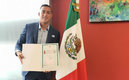 El Mellizo presumió sus documentos (Twitter @rogelio7funes)