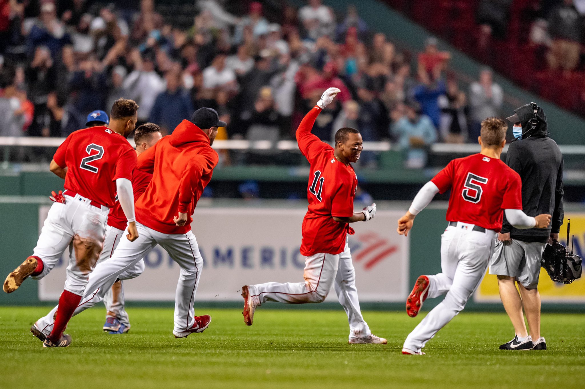 Red Sox deja en el terreno a los Blue Jays con hit de Devers [VIDEO]