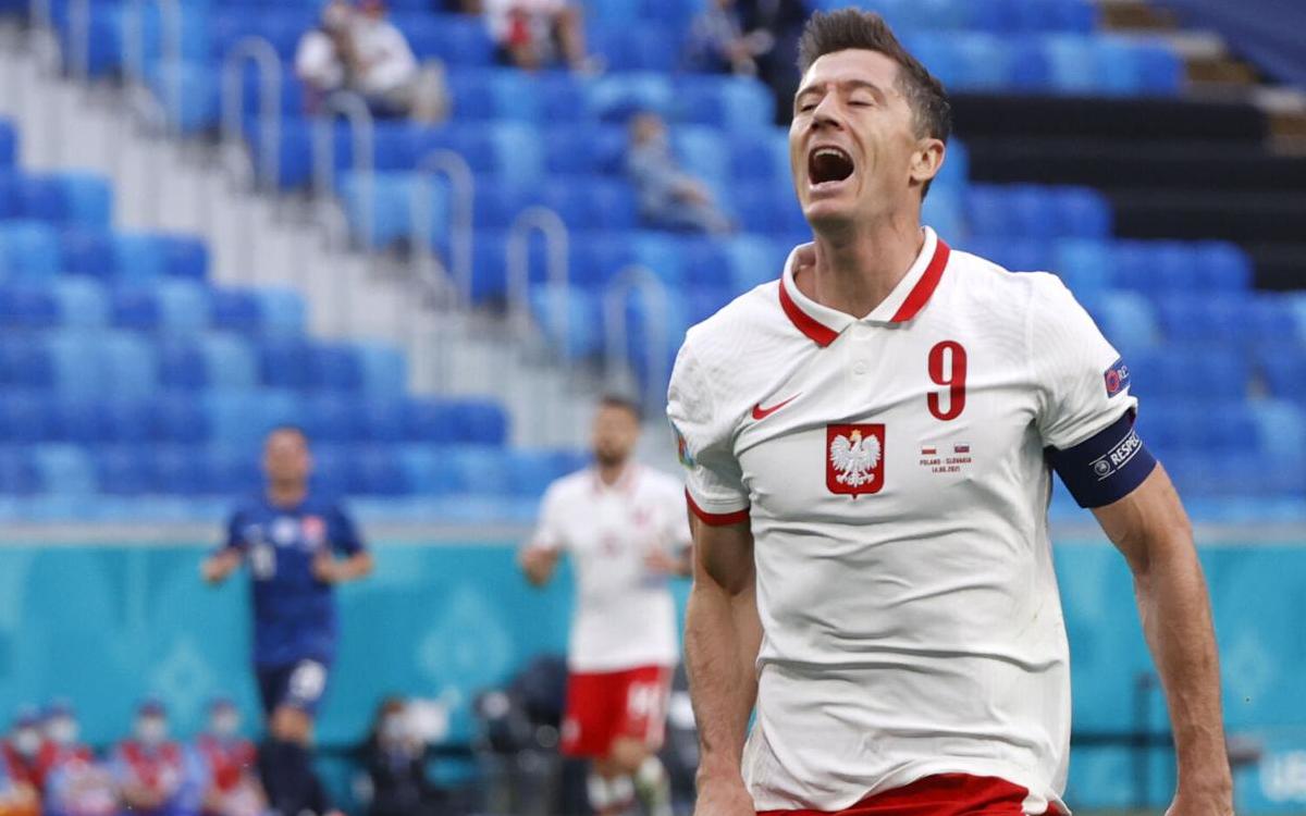 Lewandowski lamentando una falla. (Foto: Reuters)