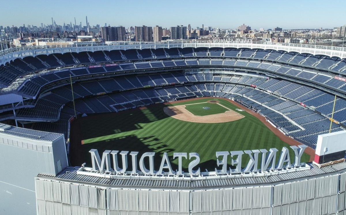 Así como Yankee Stadium, otros estadios han comenzado a abrir con su capacidad total. (AP)