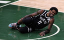 Irving se lastimó el tobillo en el duelo cuatro (AFP)