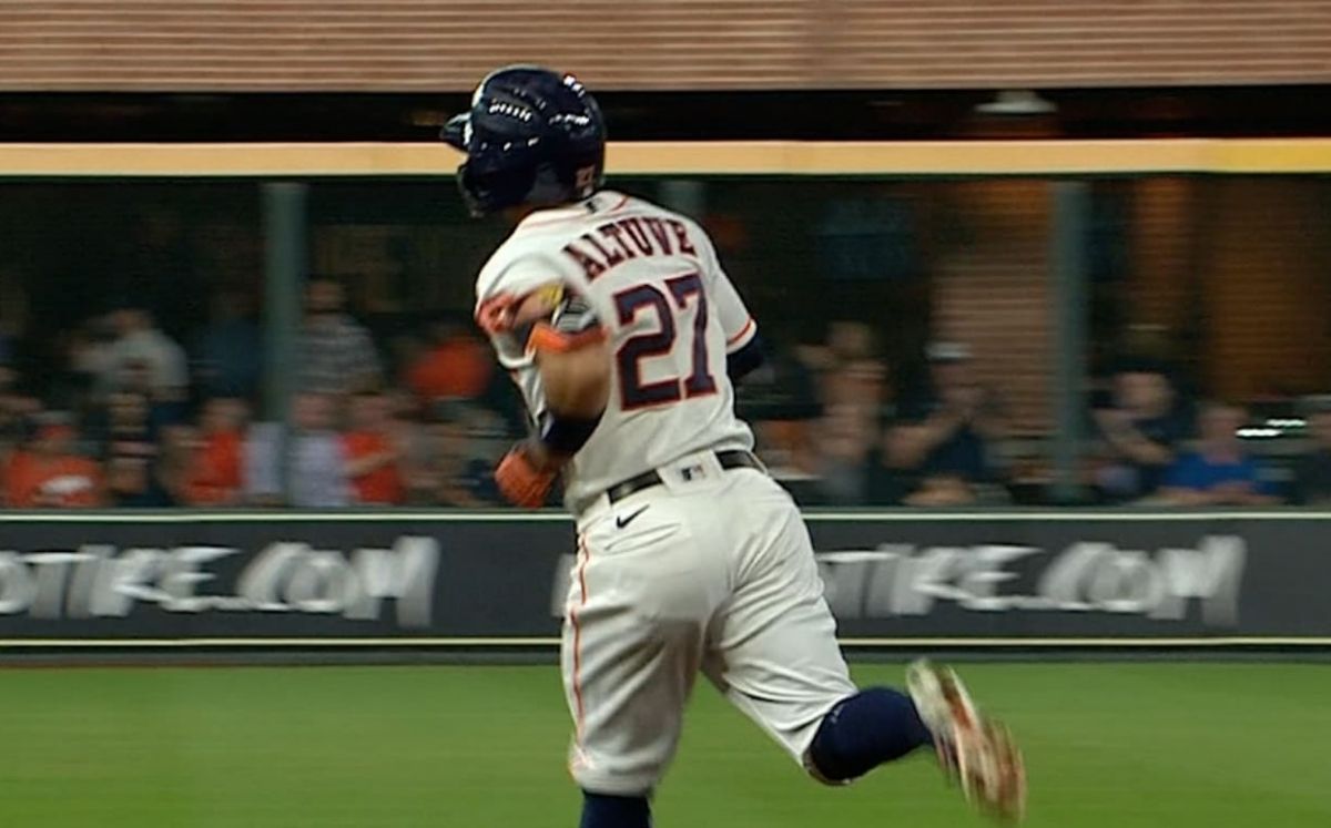 José Altuve consiguió home runs en turnos consecutivos, pero no en el mismo juego. (MLB.com)