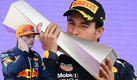 Checo Pérez ganó en Bakú y Verstappen sigue líder del Mundial de Pilotos de F1. (AFP)