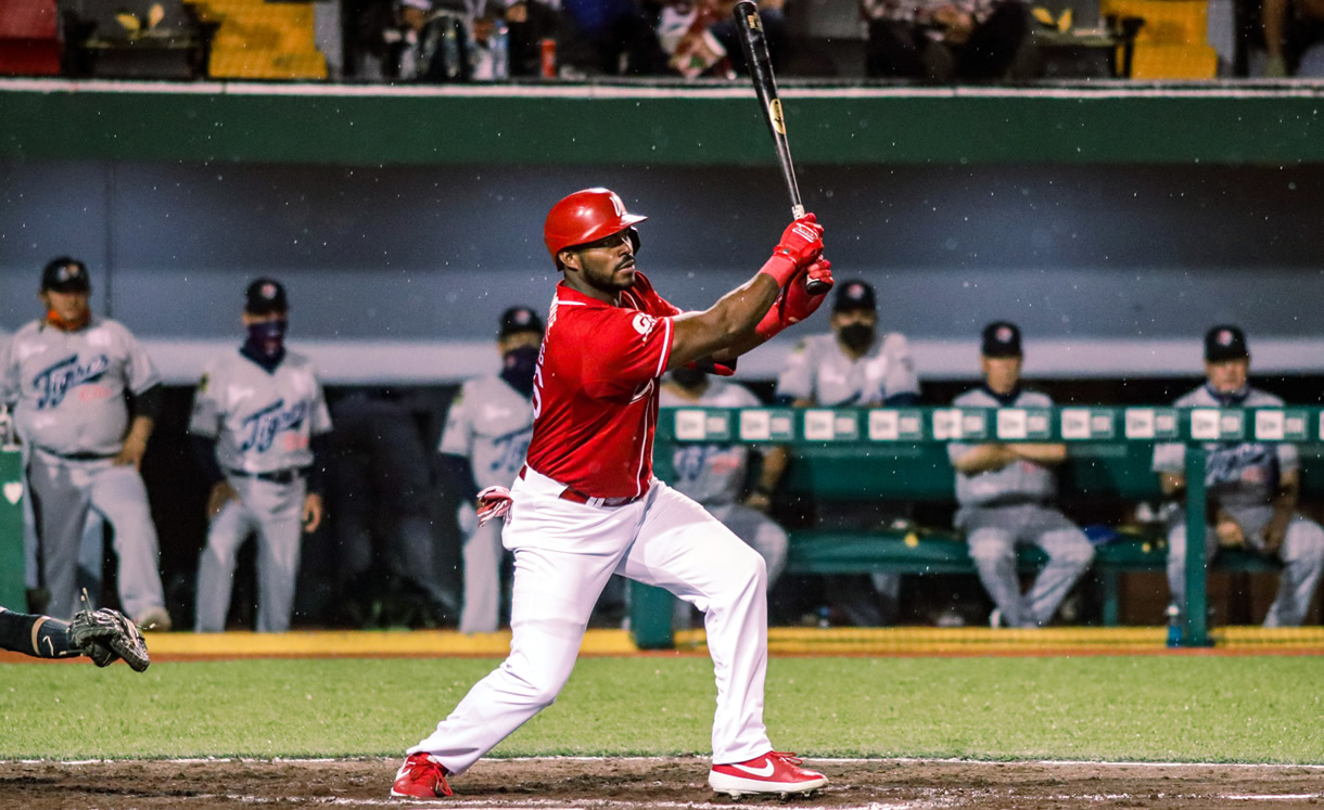 Yasiel Puig pega 2 jonrones y el Águila apalea a los Tigres [VIDEO]