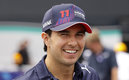 Checo durante los pit lane en el GP de Francia