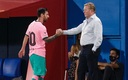 Ronald Koeman y Lionel Messi en un partido con el FC Barcelona. (Twitter @FCBarcelona)