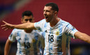 Guido Rodríguez festeja su gol contra Uruguay. (FOTO: AFP)