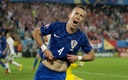 Iván Perisic festeja su gol a República Checa. (Twitter @HNS_CFF)