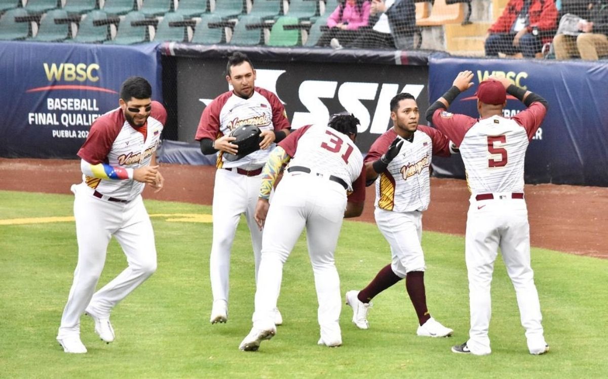 Alexi Amarista tomó 6 turnos por Venezuela y todos los hizo productivos. (@Elaguilabeisbol)
