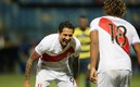 Lapadula y Carrillo consiguieron los goles de Perú. Foto: Reuters