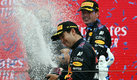 Max Verstappen se llevó el triunfo en Francia y Checo Pérez terminó tercero. (AFP)