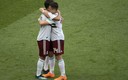 Vela y Chicharito jugaron juntos en Sudáfrica 2010 y Rusia 2018 (FOTO: AFP)