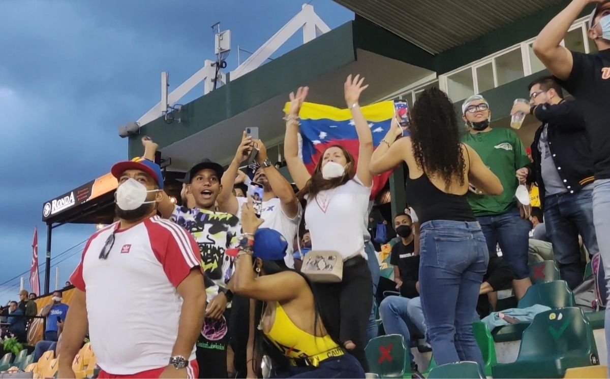 La afición venezolana ha acompañado a su equipo en los dos juegos del torneo. (Especial)