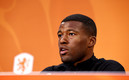 Wijnaldum en conferencia de prensa. (FOTO: AFP)