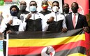 Los atletas de Uganda al llegar a Japón. FOTO: AFP.