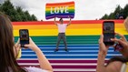 Apple, Alexa, Google Maps, Xbox, PlayStation y Kwai y se llenaron de color arcoíris por motivo del pride.