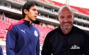 Luis García señaló el mal momento futbolístico que vive el aún atacante de Chivas. FOTO: Imago7.