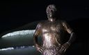Una estatua de Maradona se levantó recientemente en las inmediaciones del Estadio Único en Santiago. (FOTO: Reuters).
