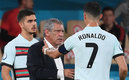 Santos consoló a Cristiano Ronaldo al final del juego (AFP)