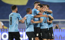 Edinson Cavani aprovechó un penal para sellar la victoria (Reuters)