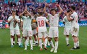 Los seleccionados de España festejando el triunfo ante Croacia. (Twitter @EURO2020)