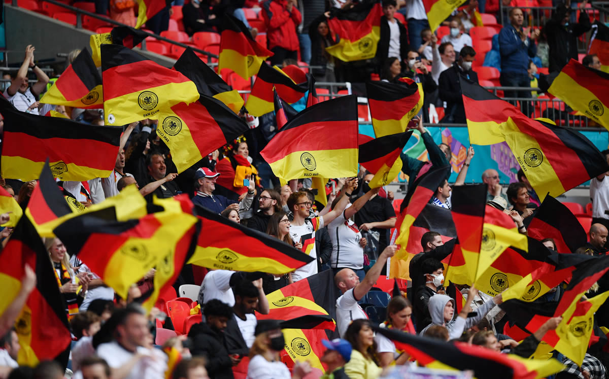 Himno de Alemania fue subtitulado con versos nazis en Holanda - Vimarsana News