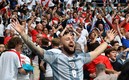 Los fans ingleses se hicieron sentir ante Alemania en Wembley. FOTO: AFP.