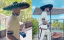 El futbolista del PSG se encuentra de vacaciones en México y causado furor. (Instagram @kurzawa)